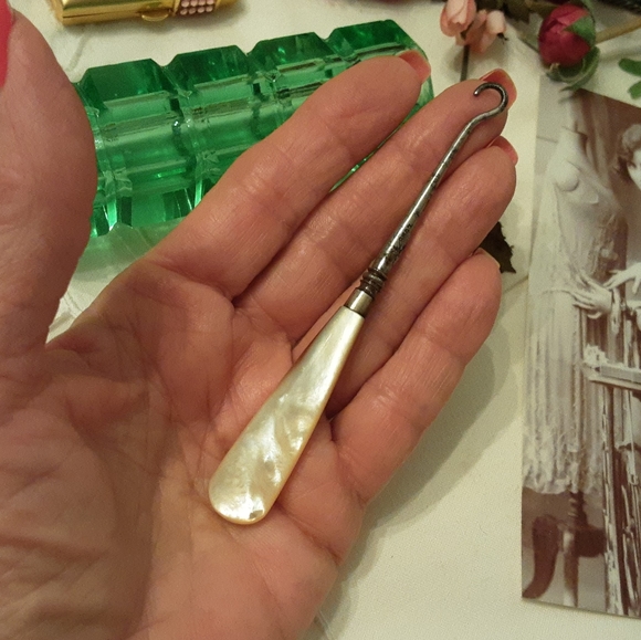 LUND, ANTIQUE 1900'S MOTHER OF PEARL VICTORIAN BUTTONHOOK - Picture 6 of 13